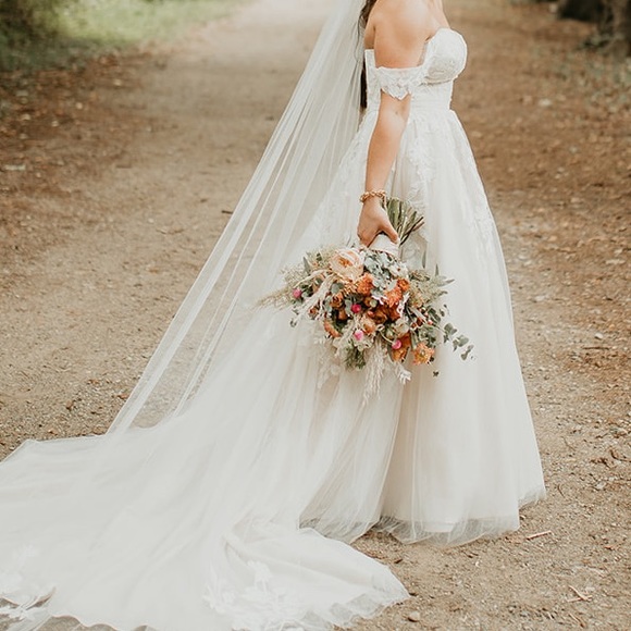 Stella York #7332 wedding dress - Picture 4 of 7